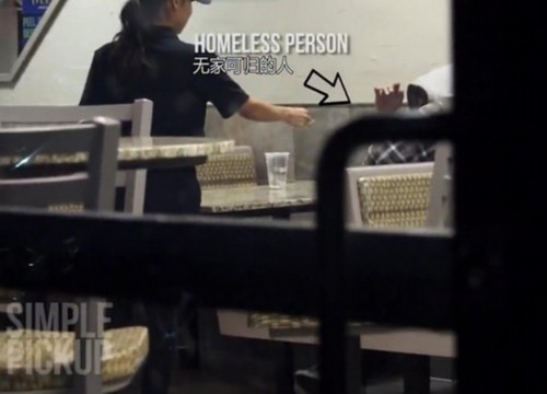服务员将这100美元分给了在餐厅睡觉的流浪汉