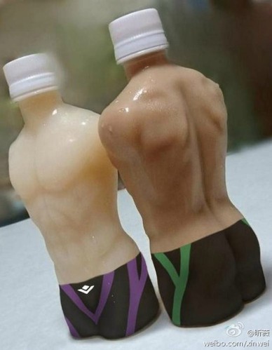 日本无节操饮料走红 小鲜肉裸体造型走俏这也太拼了