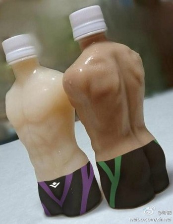 日本无节操饮料走红 小鲜肉裸体造型走俏这也太拼了
