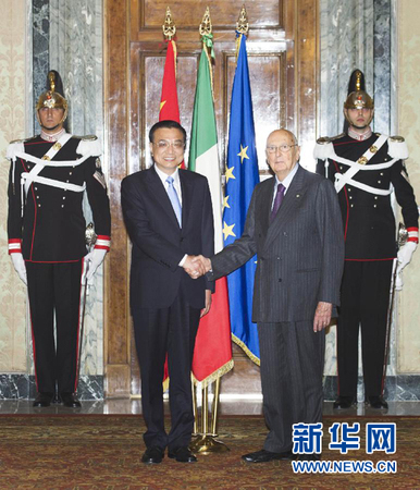10月14日，国务院总理李克强在罗马总统府会见意大利总统纳波利塔诺。 新华社记者 谢环驰 摄