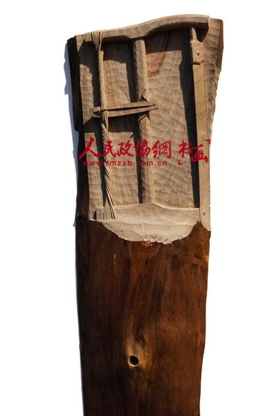《精魄》木、玻璃110X33X6cm2013 局部 马文甲_副本
