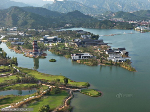 北京怀柔雁栖湖湖心岛APEC峰会场馆。