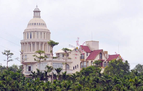 海南农民建欧式别墅-形似美国国会大厦3