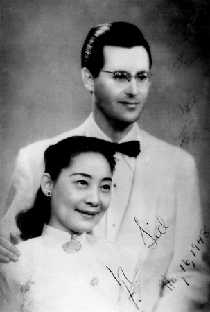 沙博理与夫人凤子的新婚照片。