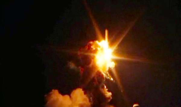 美国货运飞船升空6秒后爆炸2