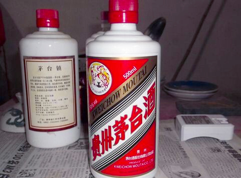 三轮车夫一夜暴富买下保时捷4