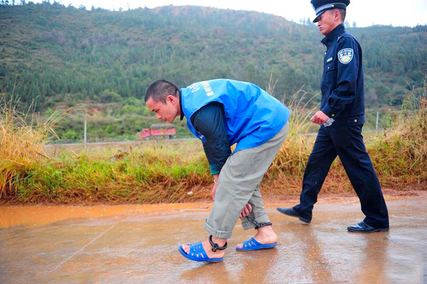 14岁少女与男友杀人抛尸-6旬司机被刺50刀惨死2