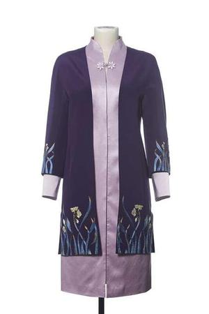 女配偶服装。