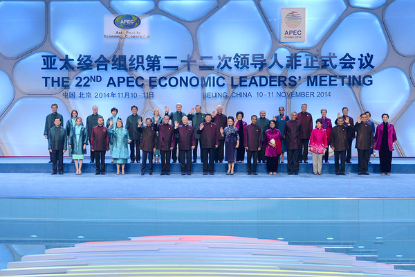 APEC领导人穿新中装拍全家福3