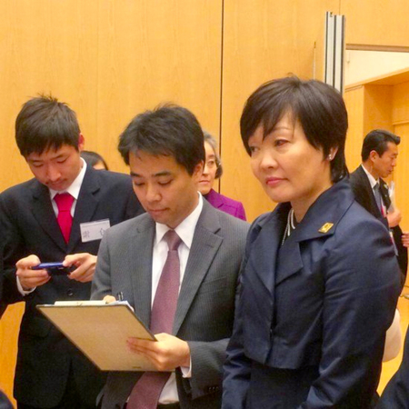 安倍夫人聊日剧-被学生说“落伍”以笑回应4