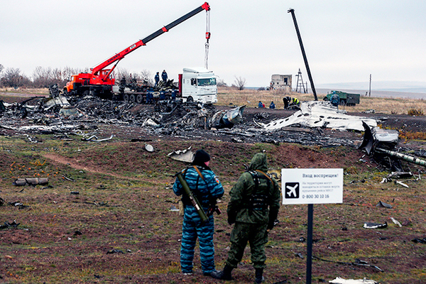 马航MH17客机残骸开始装运4