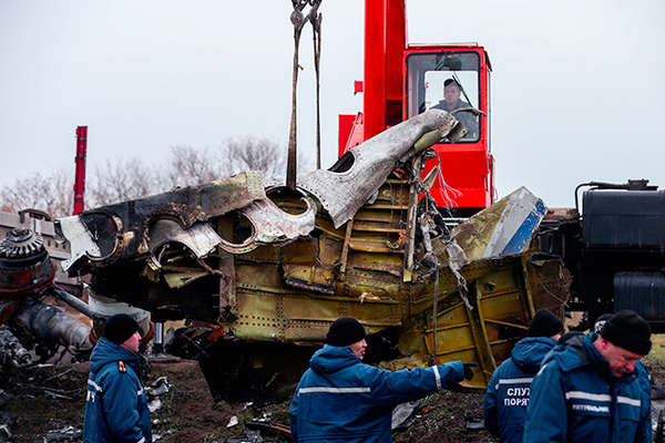 马航MH17客机残骸开始装运2