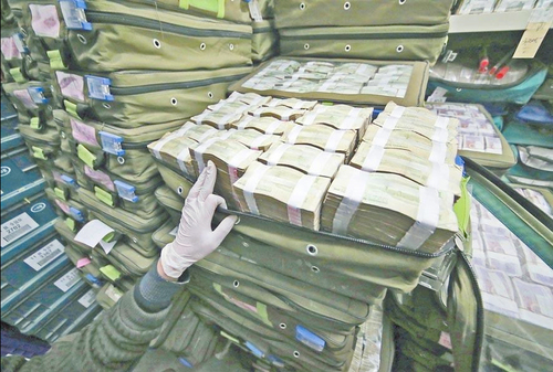 河南洛阳一企业用残损纸币发电2