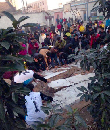 淮北同仁中学围墙坍塌-致5名学生死亡3