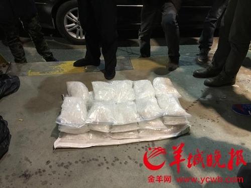警方缴获毒品。