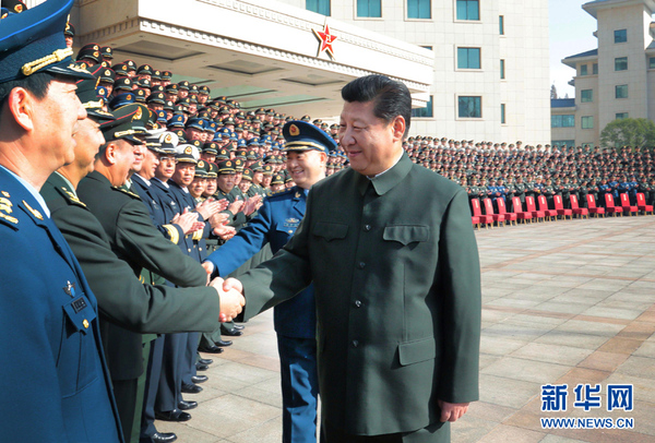 12月14日，中共中央总书记、国家主席、中央军委主席习近平来到南京军区机关视察。这是习近平接见驻宁部队师以上领导干部和南京军区机关团以上领导干部。新华社记者李刚摄