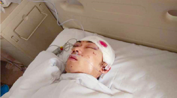 男子刀砍熟睡中妻儿-致妻子死亡儿子重伤2