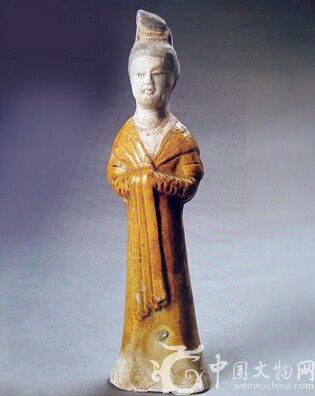 黄釉陶女俑,唐代,高24厘米,河南博物院征集。