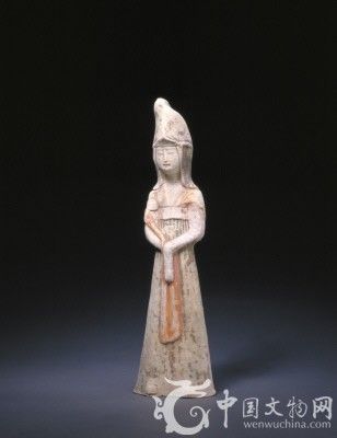陶彩绘女俑,唐,高30.5cm,宽8.5cm。 陶彩绘女俑,唐,高30.5cm,宽8.5cm。