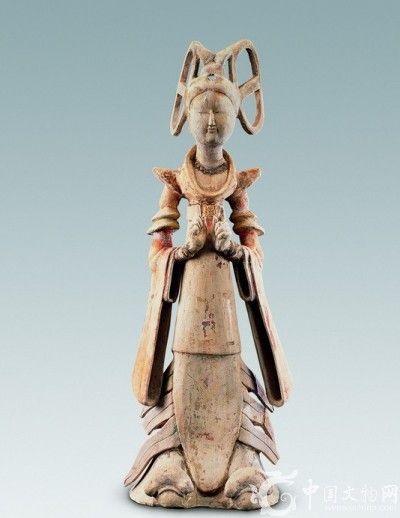唐,彩绘双环望仙髻女舞俑 唐,彩绘双环望仙髻女舞俑