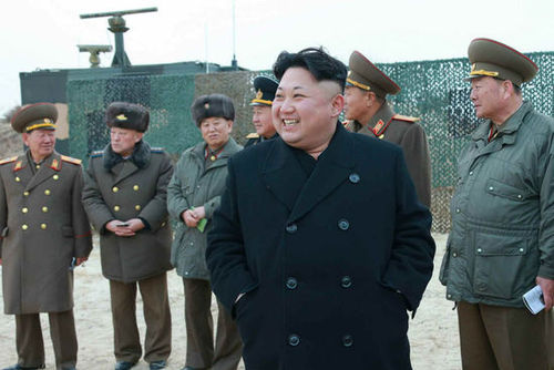 金正恩指导炮兵射击，强调军队做好战争准备