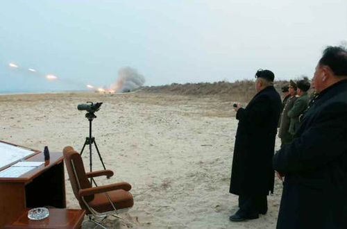 金正恩指导炮兵射击，强调军队做好战争准备2