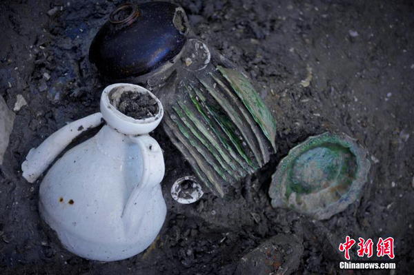 “南海一号”考古挖掘现大量瓷器和异域金器-3