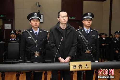 1月8日，上海高院二审宣判备受关注的“复旦投毒案”。在经过半个多小时的宣读后，法院最后裁决驳回上诉，维持原判，根据刑事诉讼法的规定，对林森浩的死刑判决将依法报请最高法院核准。 中新社发 孟招祥 摄
