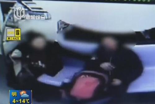 男子地铁上猥亵女性