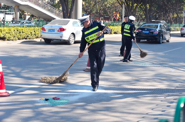 厦门一公交车起火造成数名乘客受伤　一名犯罪嫌疑人被控制3