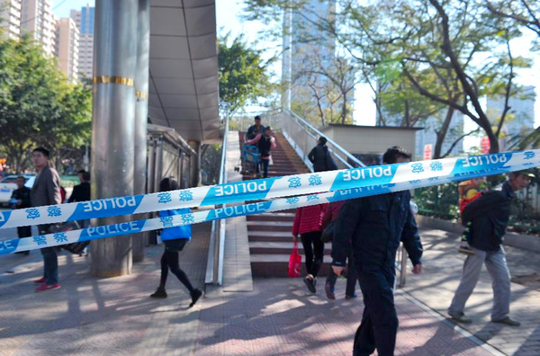 厦门一公交车起火造成数名乘客受伤　一名犯罪嫌疑人被控制2