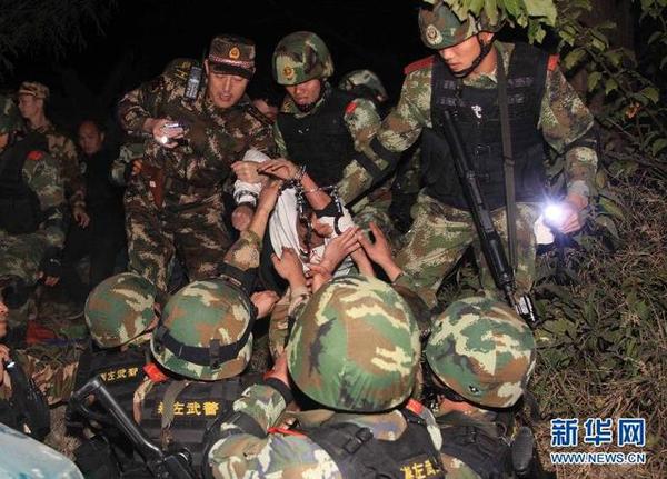 19日19时35分左右，逃脱的偷渡分子在广西凭祥市区北环路附近被抓获。