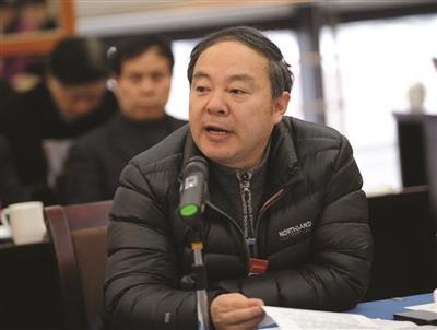 省政协委员、南京外国语学校校长邹正对高考(课程)方案提建议。 吴俊 摄