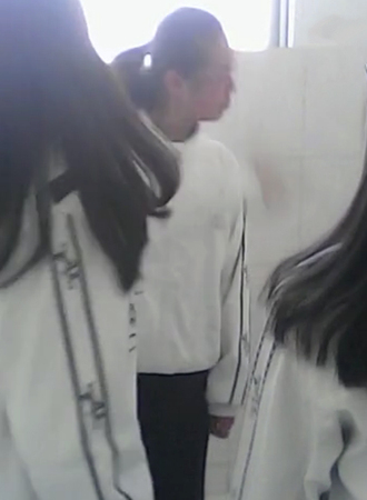 女孩被同学轮流打50多个耳光-不敢反抗女孩被同学轮流打50多个耳光-不敢反抗55