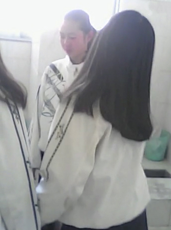 女孩被同学轮流打50多个耳光-不敢反抗4