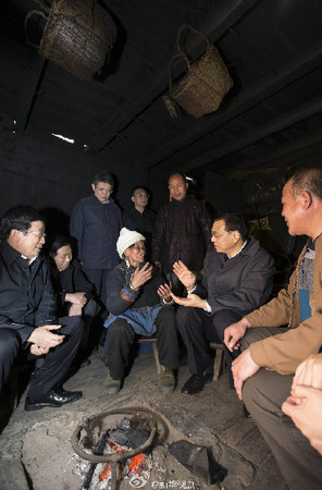李克强进山看望侗寨贫困户8