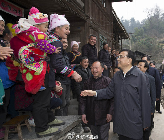 李克强进山看望侗寨贫困户17