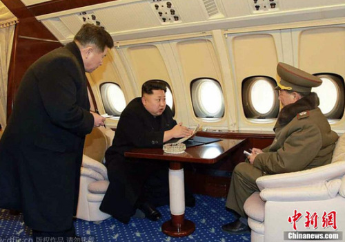 金正恩乘专机视察建设工地座机内部曝光02