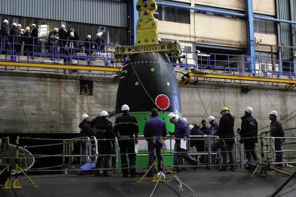 资料图：法国海军凯旋级战略核潜艇装填M51潜射洲际导弹