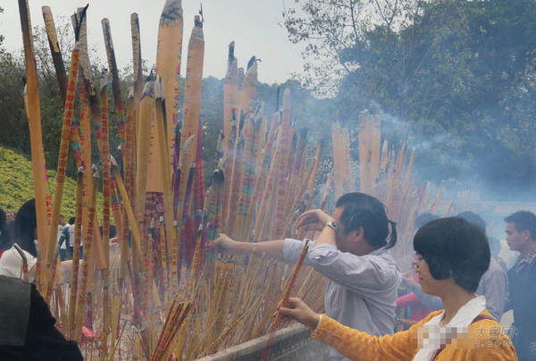 土豪功德箱塞苹果61