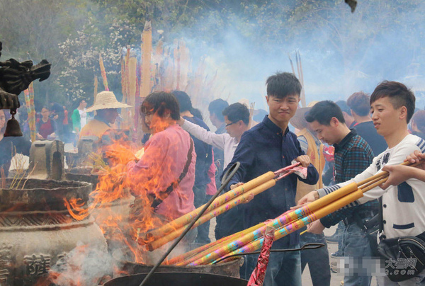 土豪功德箱塞苹果64