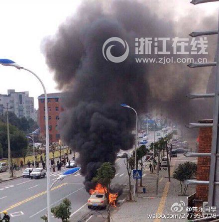 浙江义乌豪车自燃