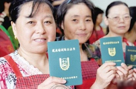 月嫂自学多门外语走出国门-年薪超30万2