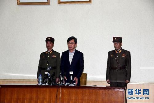 被逮捕的韩国间谍金国基（音）在发布会上供认自己从事间谍活动的事实
