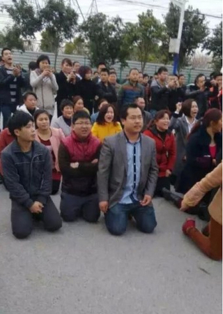 上海通报200余人围堵派出所打砸警车事件3