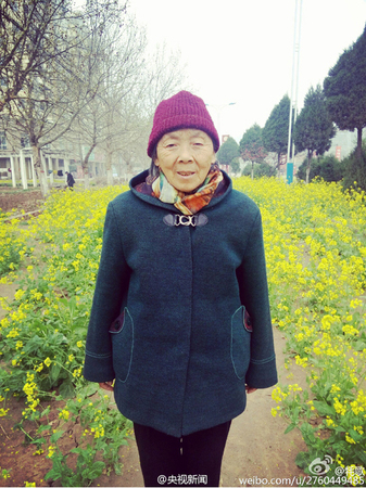 皱纹比岁月更美-奶奶踏青照走红网络2