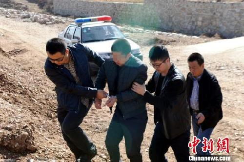 山西持枪杀人案-夫妇被活埋墓穴身亡-一同伙因分赃不均被枪杀2