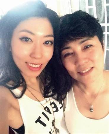 曲婉婷和母亲