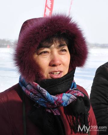 2010年12月25日，长岭湖冬捕节，时任哈尔滨道里区副区长的张明杰