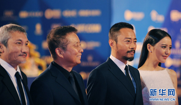 《智取威虎山》剧组，徐克张涵予等亮相红毯  新华网 李清摄